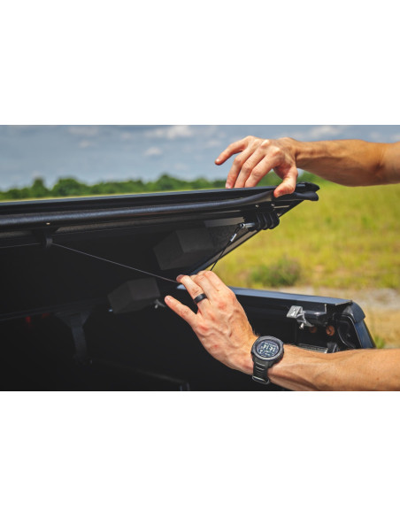ROUGH COUNTRY LONA CAJA Rigida Low Profile 5' | Toyota Tacoma