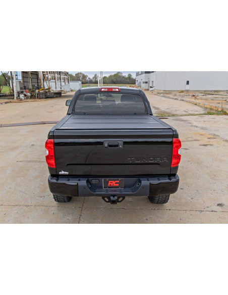 ROUGH COUNTRY LONA CAJA Rigida Low Profile 5'7" | Toyota Tundra