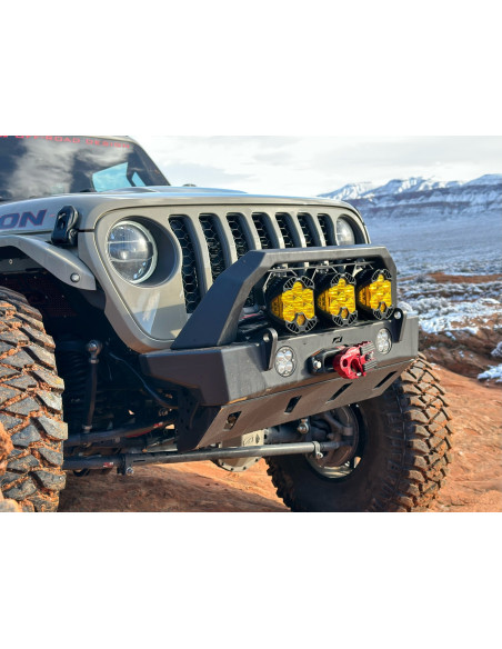 PARAGOLPES DELANTERO CRUSHER HD JEEP JL/JT CON BULL BAR Y PLACA DESLIZANTE MOTOBILT